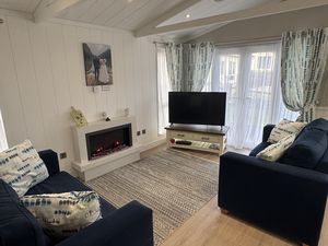 Lounge- click for photo gallery